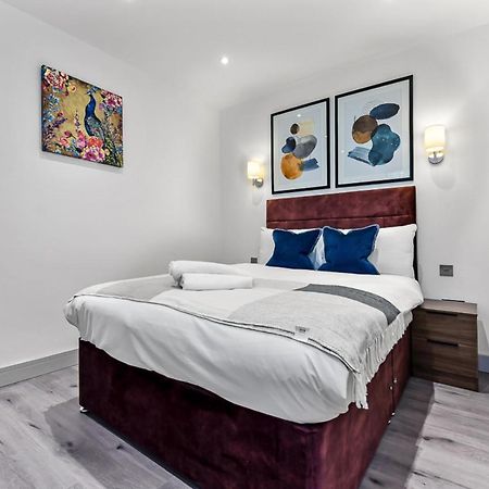 Amazing 2 Bedroom Apartment In Greater London Exterior photo