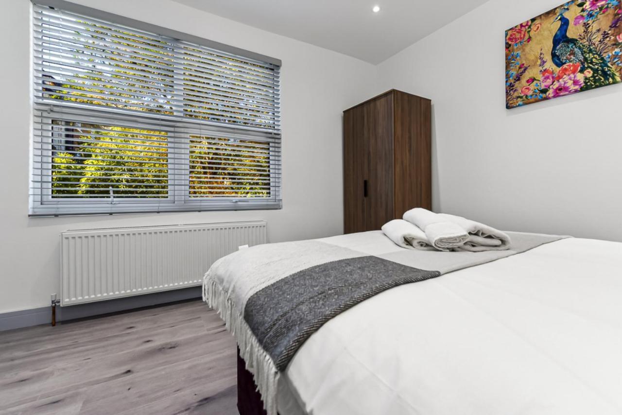 Amazing 2 Bedroom Apartment In Greater London Exterior photo